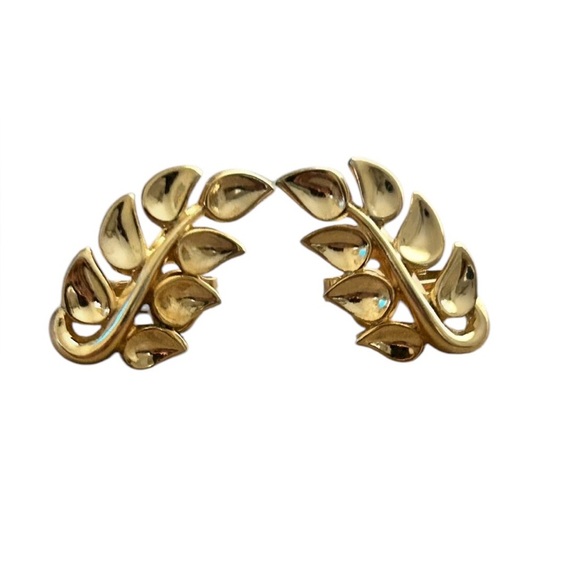 Vintage Crown Trifari Gold Leaf Clip On Earrings - Picture 1 of 5